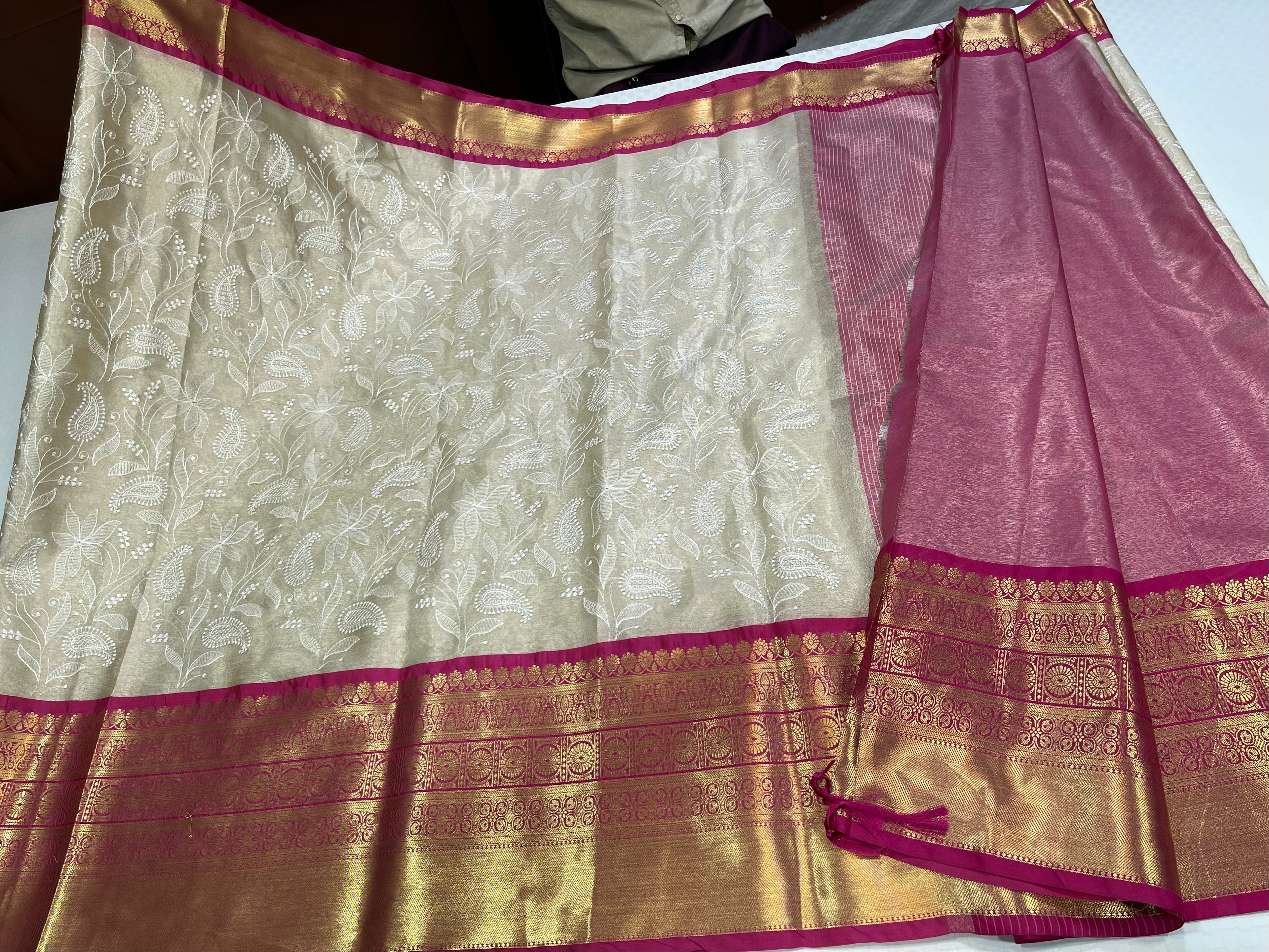 Chikankari work