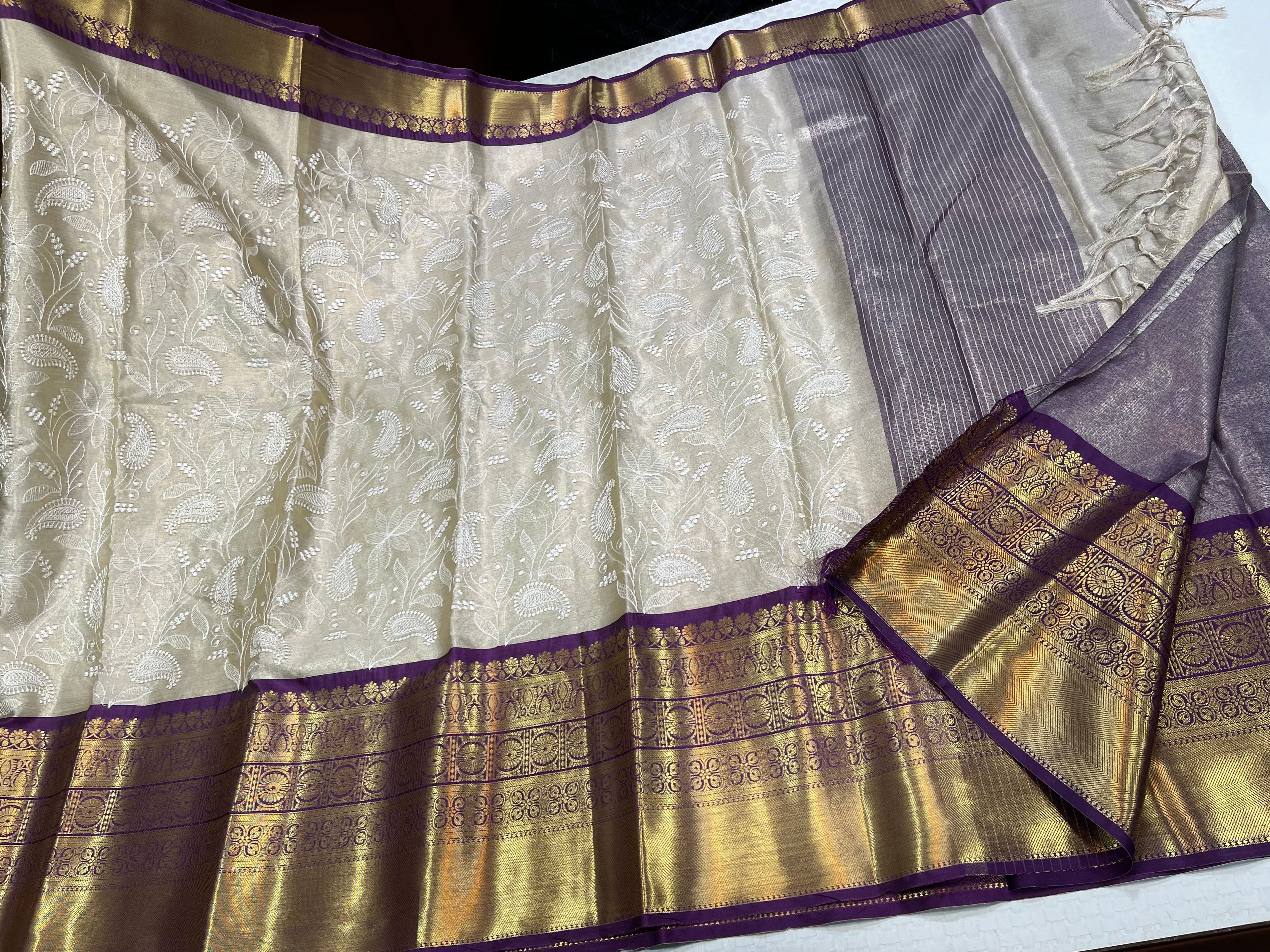 Chikankari work
